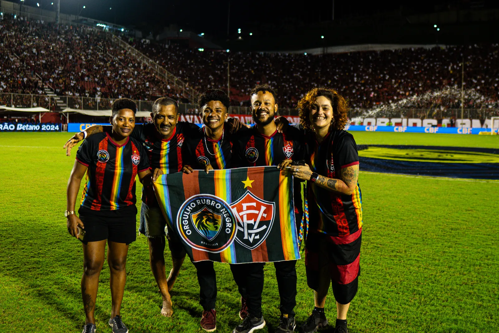 Arquibancada do Barradão com a torcida ORN